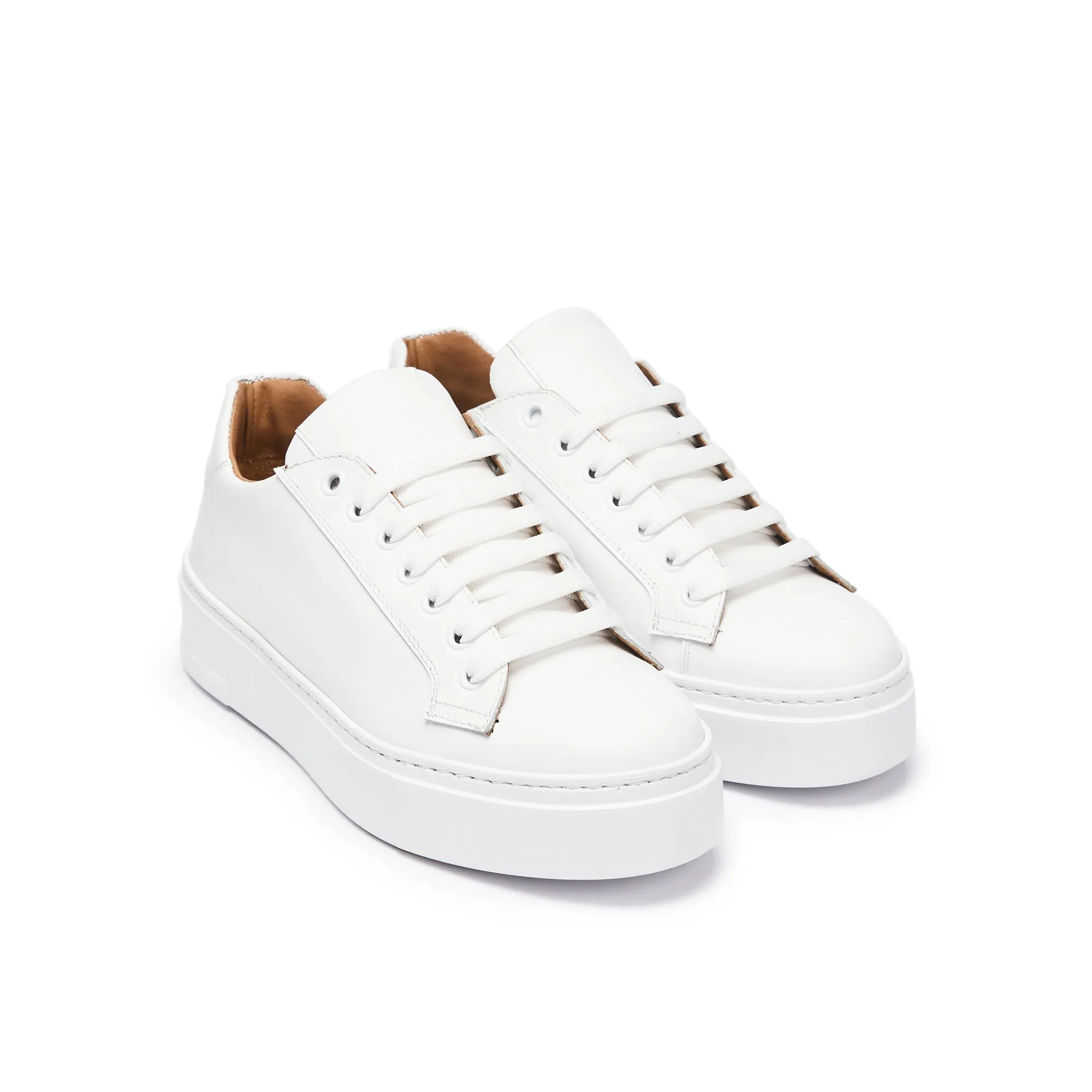 Classic lace-up sneaker white