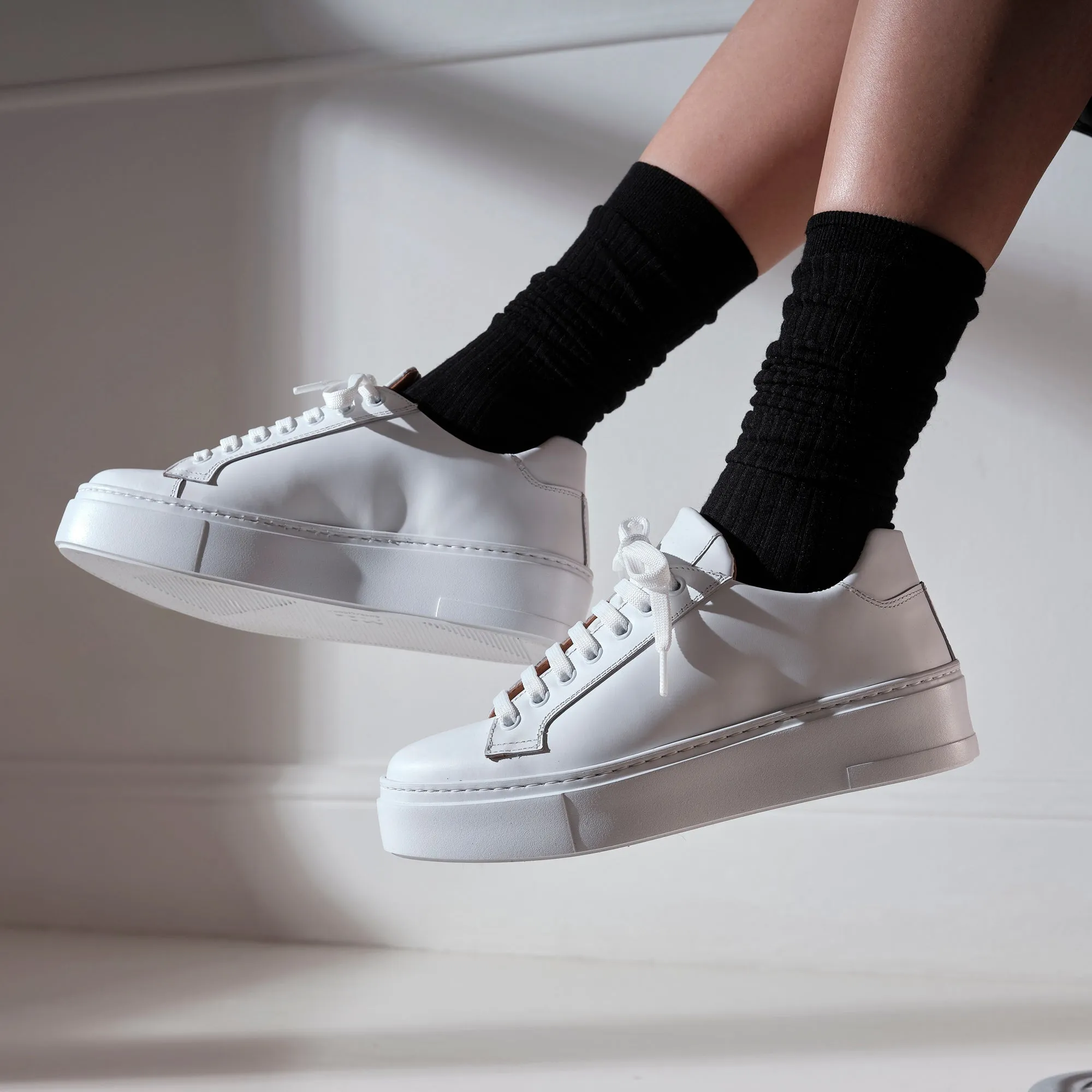 Classic lace-up sneaker white