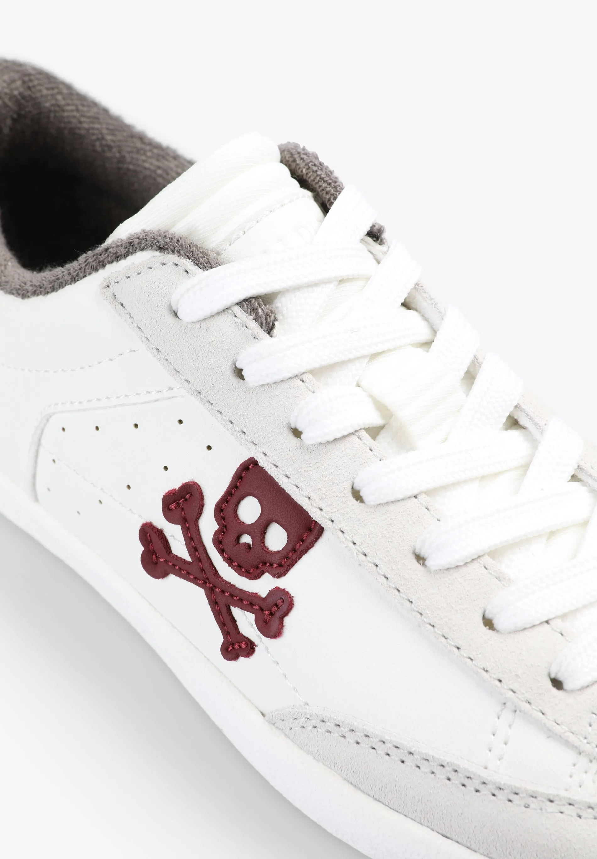 LOW TOP SNEAKERS WITH CONTRAST SKULL